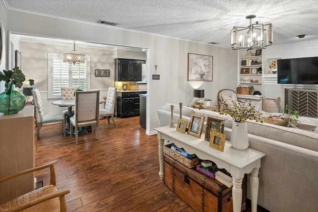 4218 Ashville Drive Garland TX 75041