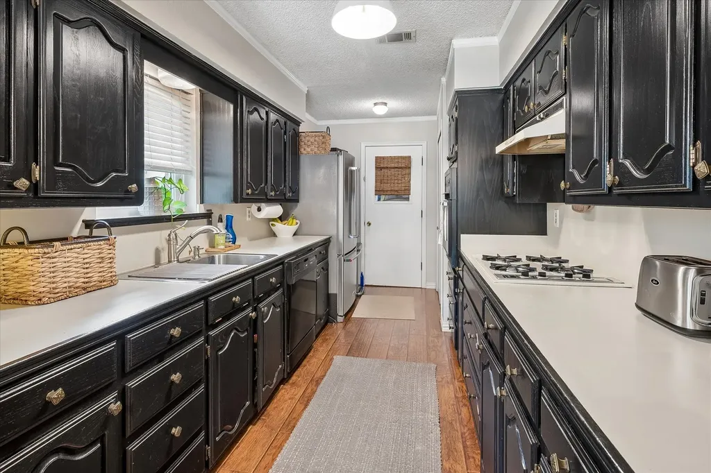 4218 Ashville Drive Garland TX 75041