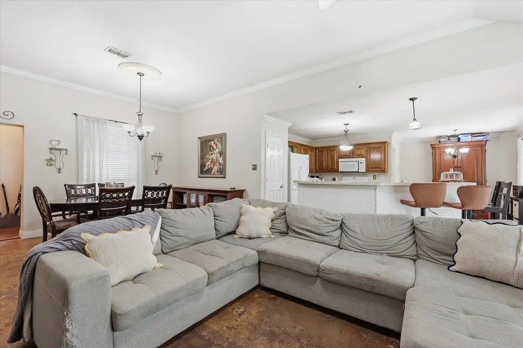 5002 Bayberry Drive Arlington TX 76017