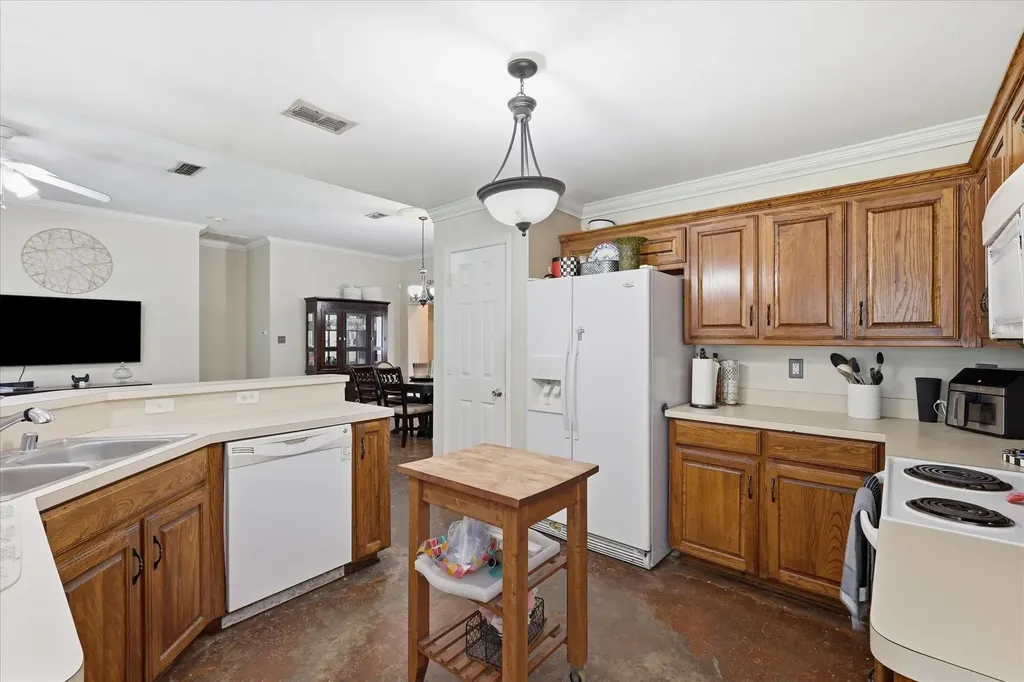 5002 Bayberry Drive Arlington TX 76017