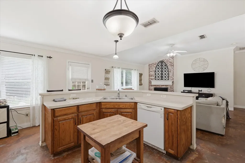 5002 Bayberry Drive Arlington TX 76017