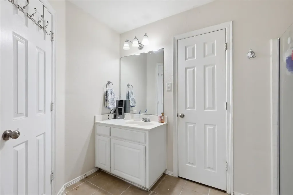 5002 Bayberry Drive Arlington TX 76017