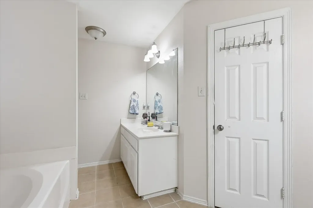 5002 Bayberry Drive Arlington TX 76017