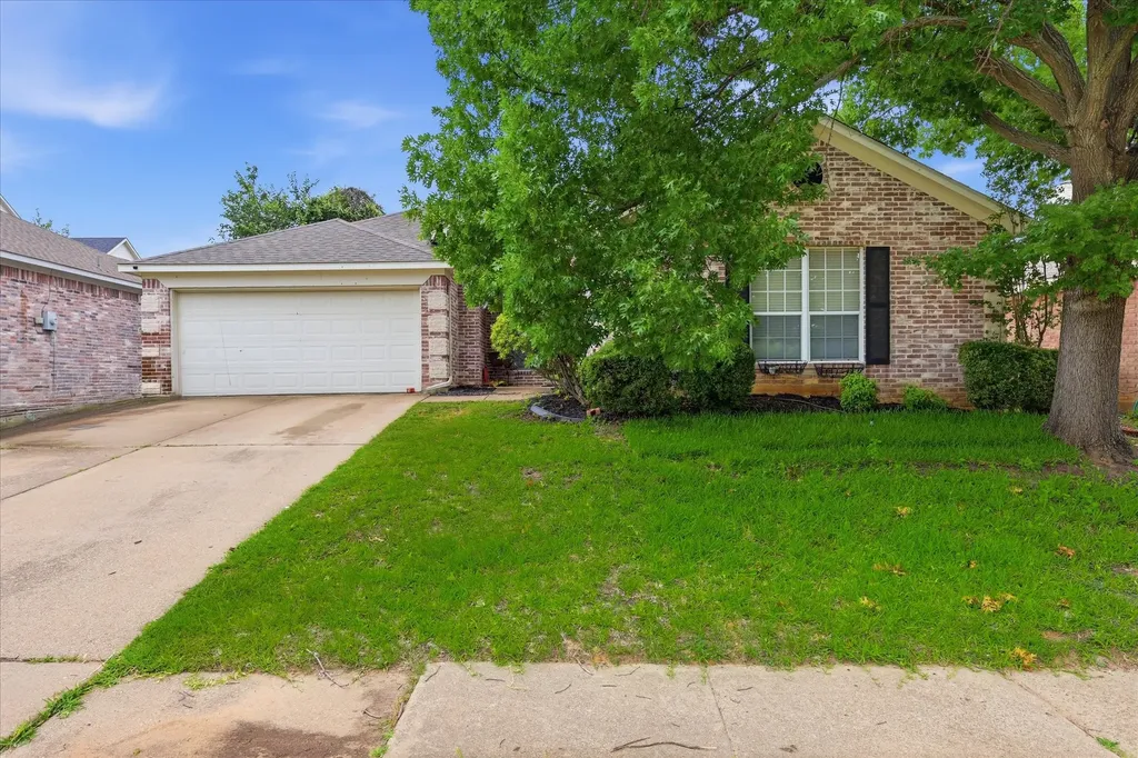 5002 Bayberry Drive Arlington TX 76017