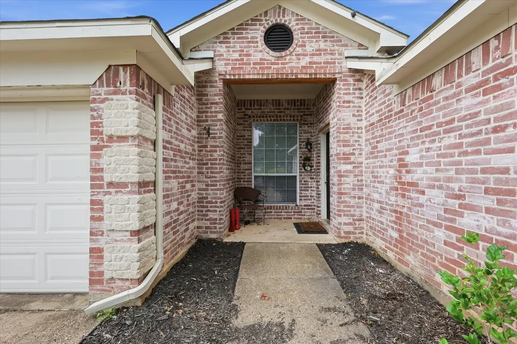 5002 Bayberry Drive Arlington TX 76017