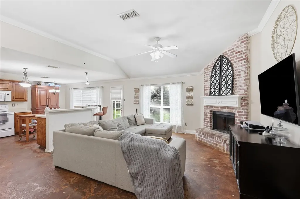 5002 Bayberry Drive Arlington TX 76017