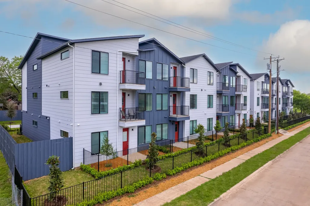 3235 Dallas Street Dallas TX 75210