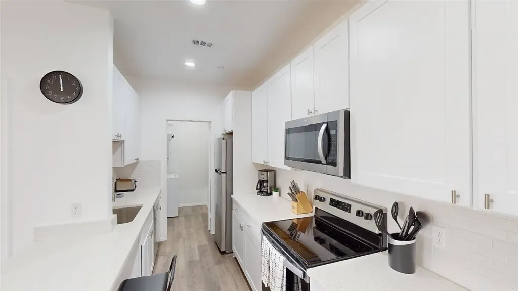 3235 Dallas Street Dallas TX 75210