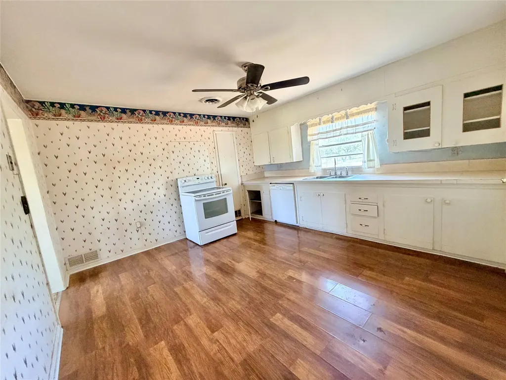 649 Mccartney Lane Tye TX 79563