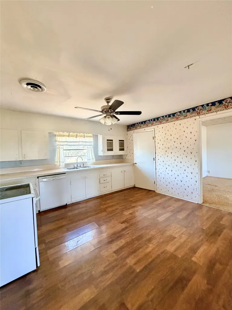649 Mccartney Lane Tye TX 79563