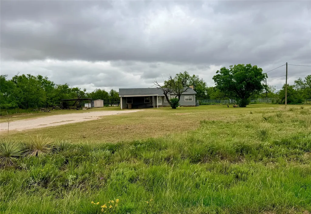 649 Mccartney Lane Tye TX 79563