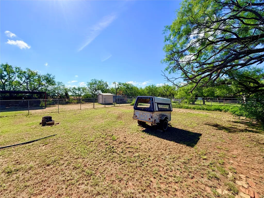 649 Mccartney Lane Tye TX 79563