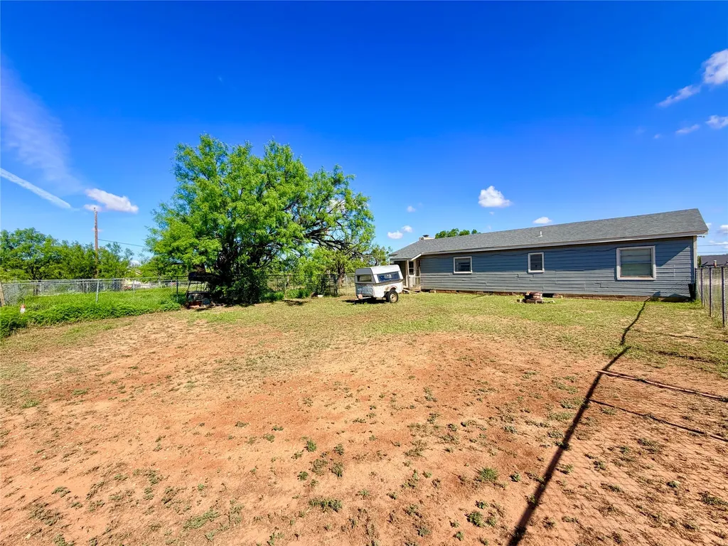 649 Mccartney Lane Tye TX 79563