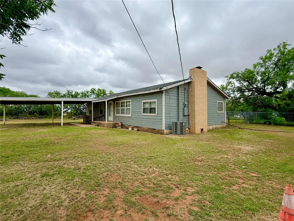 649 Mccartney Lane Tye TX 79563