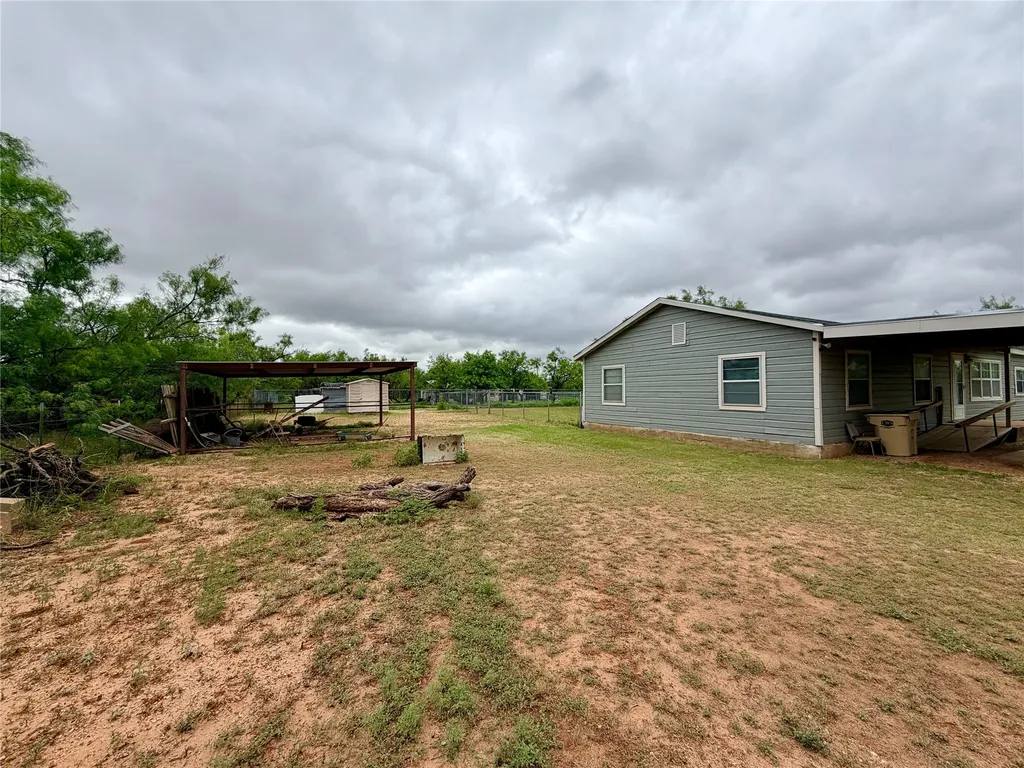 649 Mccartney Lane Tye TX 79563