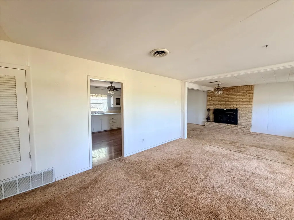 649 Mccartney Lane Tye TX 79563