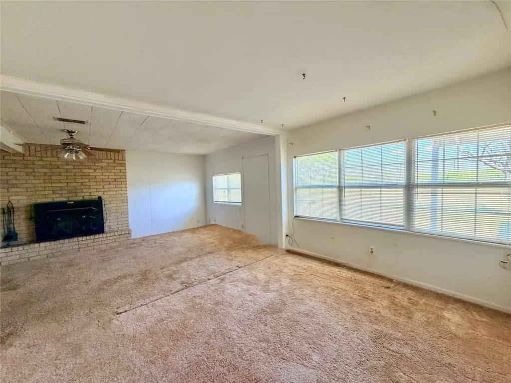 649 Mccartney Lane Tye TX 79563