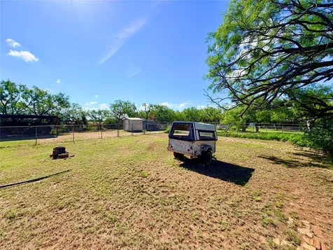 649 Mccartney Lane Tye TX 79563