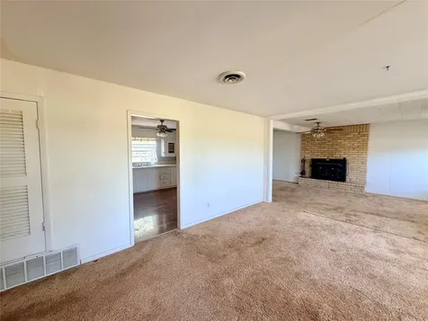 649 Mccartney Lane Tye TX 79563