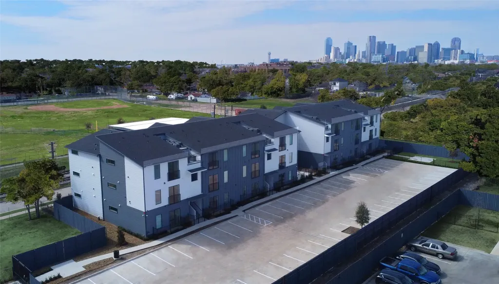 3235 Dallas Street Dallas TX 75210