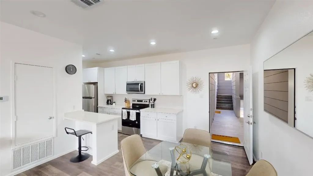 3235 Dallas Street Dallas TX 75210