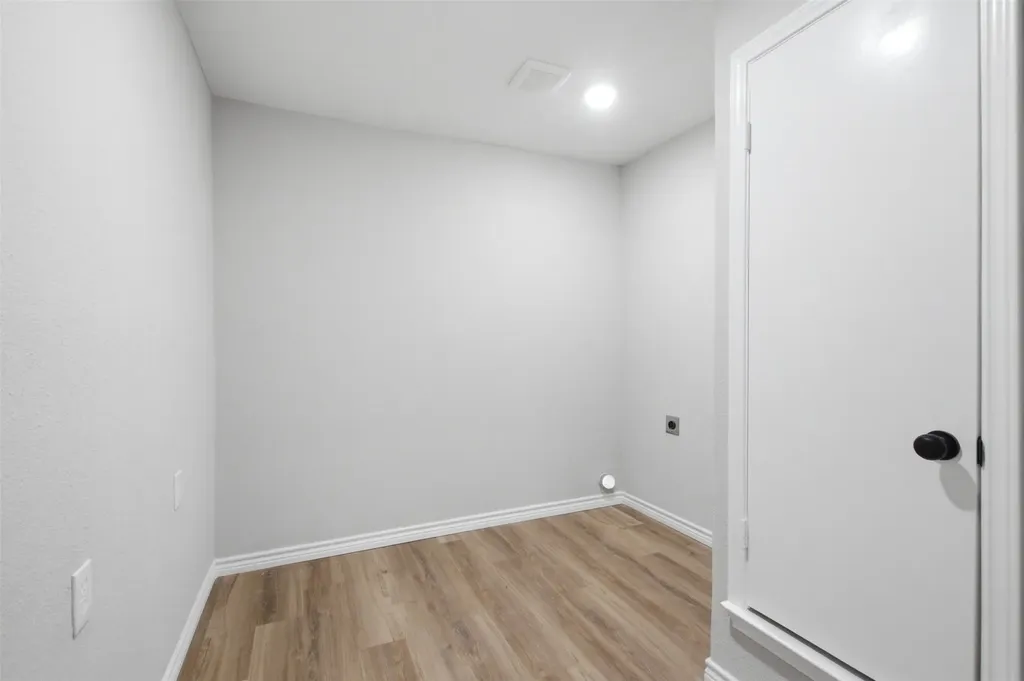 210 Squirebrook Drive Desoto TX 75115