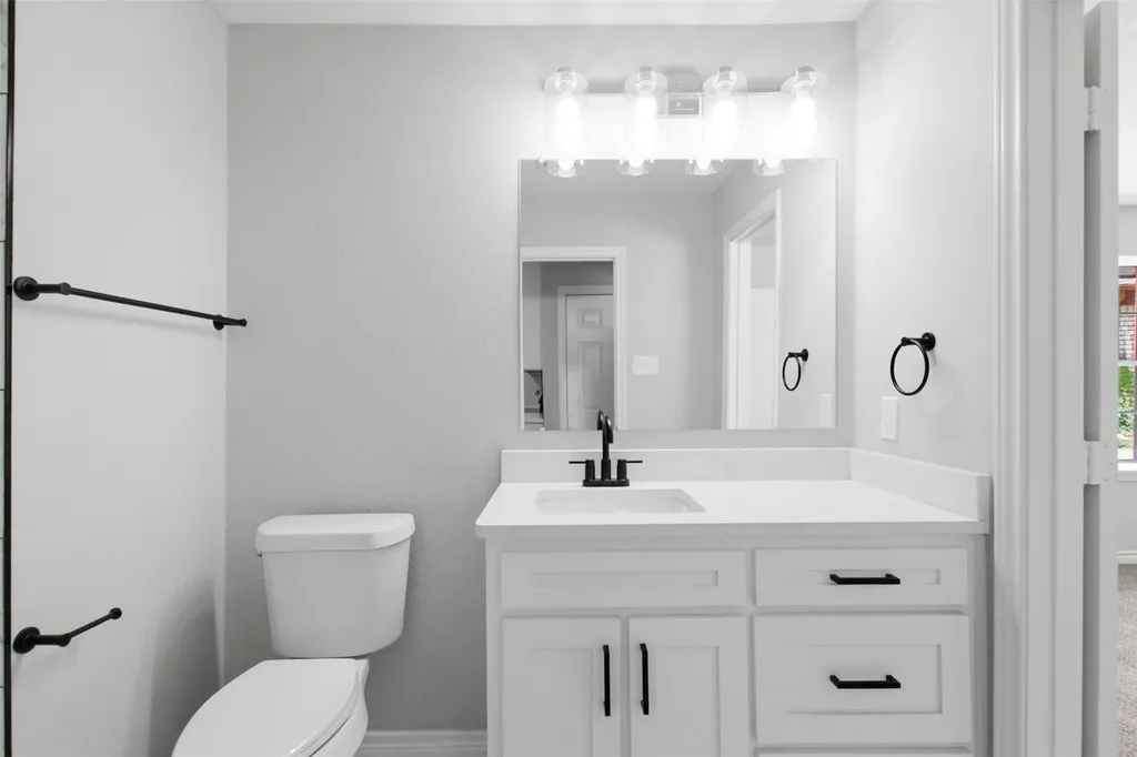 210 Squirebrook Drive Desoto TX 75115