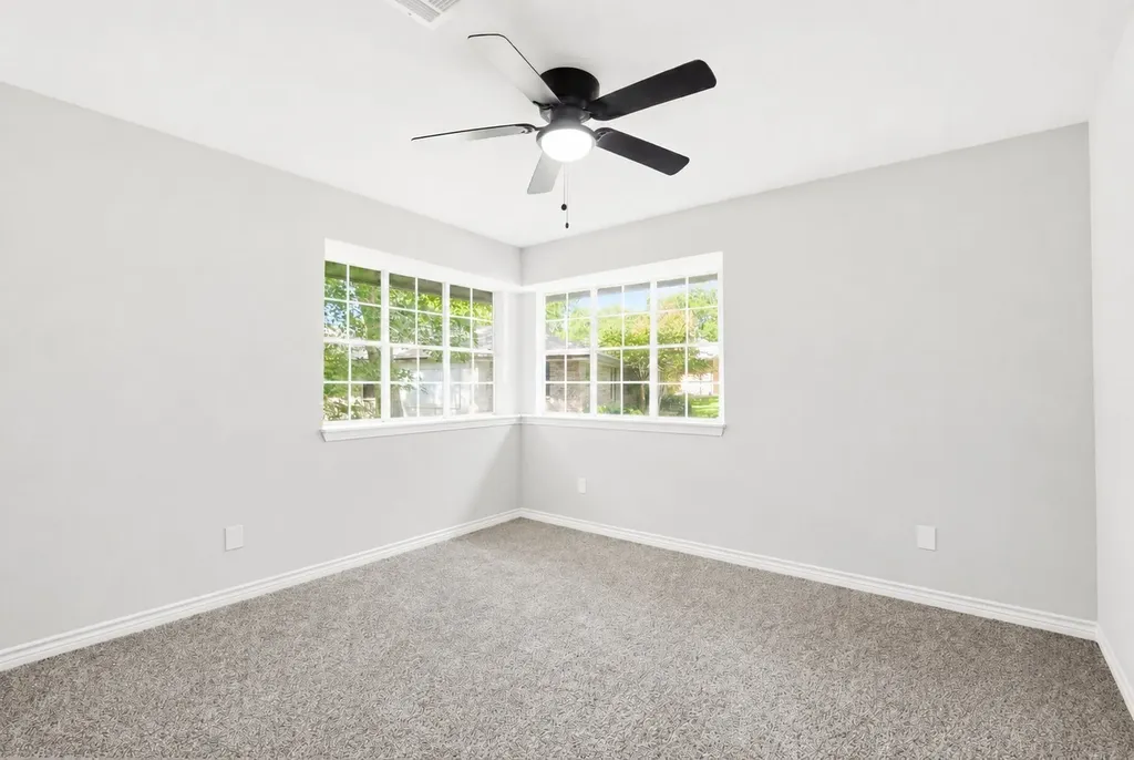 210 Squirebrook Drive Desoto TX 75115