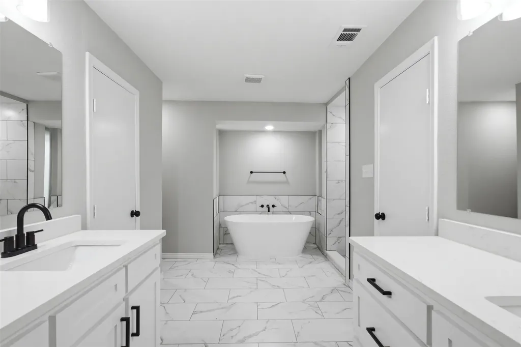 210 Squirebrook Drive Desoto TX 75115