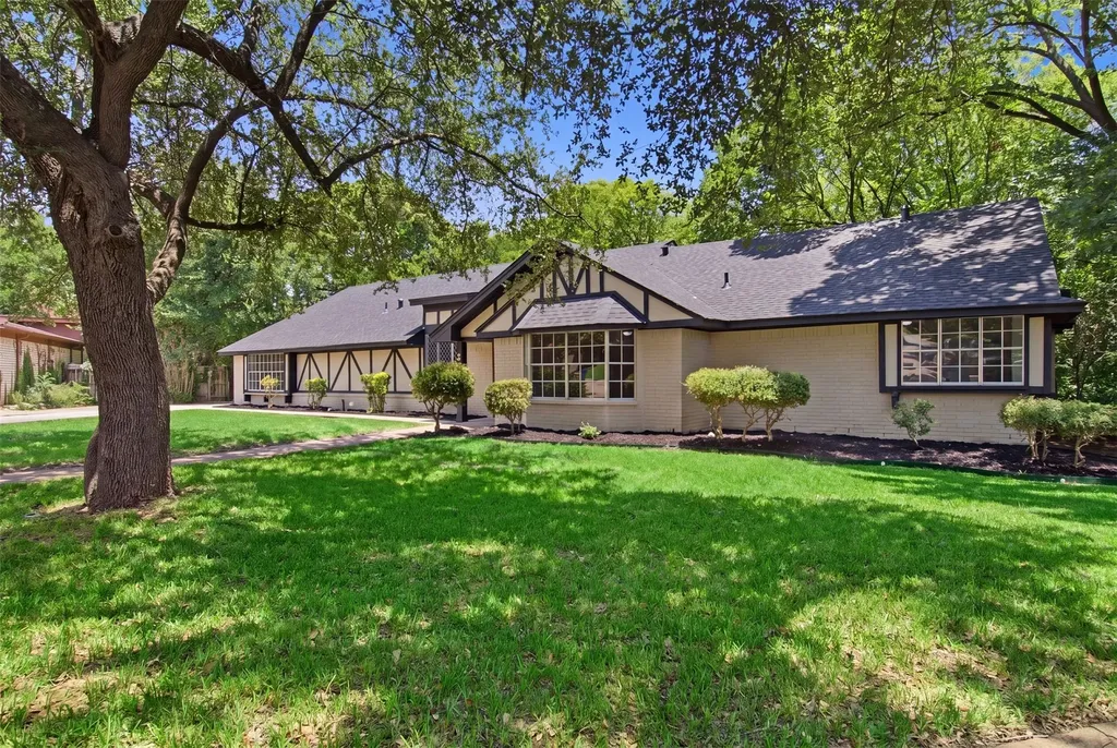 210 Squirebrook Drive Desoto TX 75115