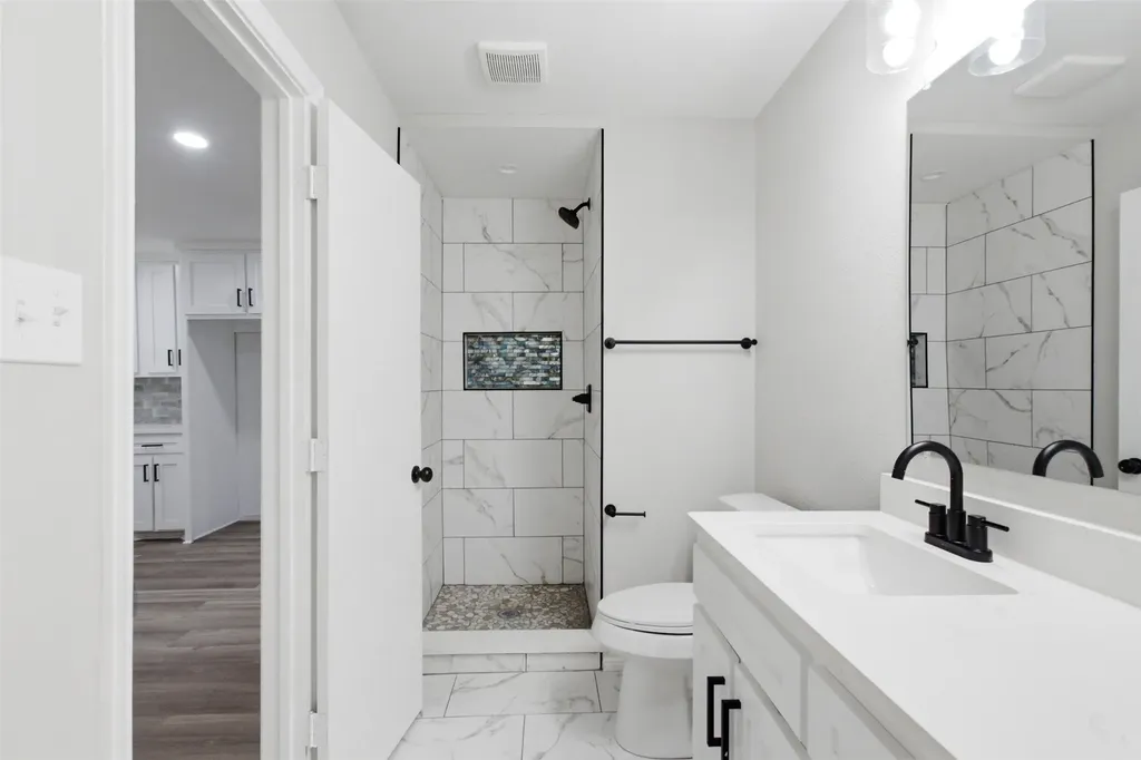 210 Squirebrook Drive Desoto TX 75115