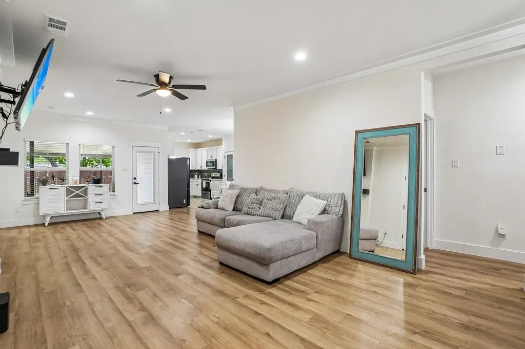 1829 Galveston Street Grand Prairie TX 75051