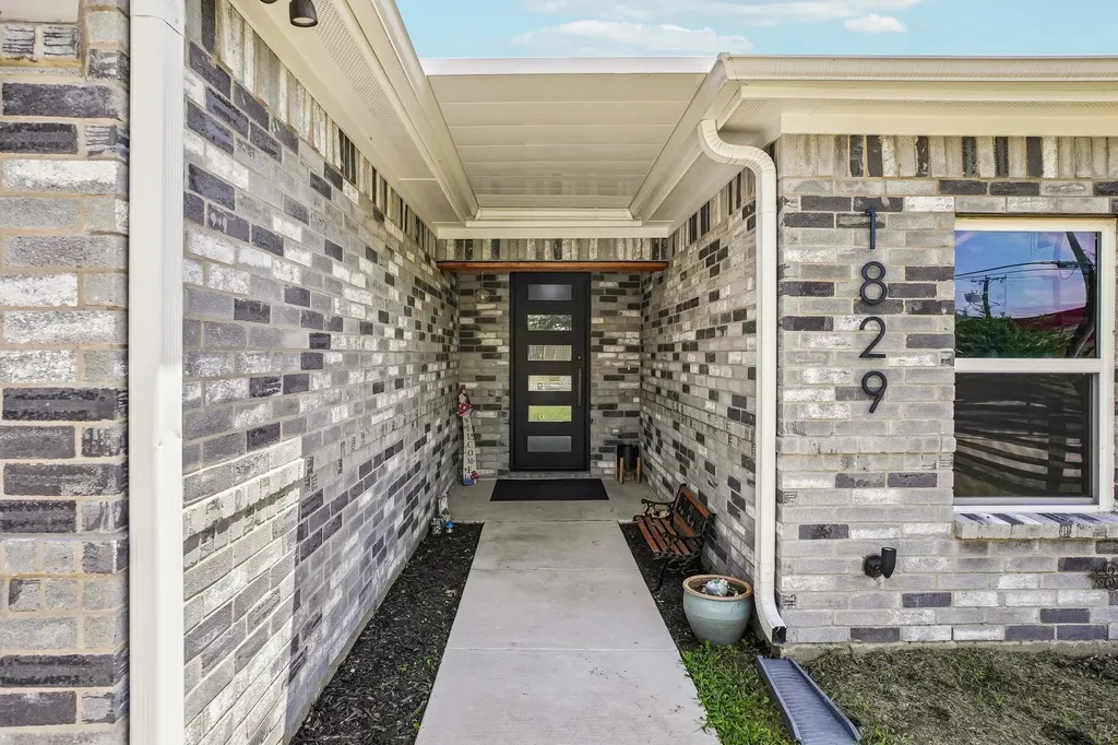 1829 Galveston Street Grand Prairie TX 75051