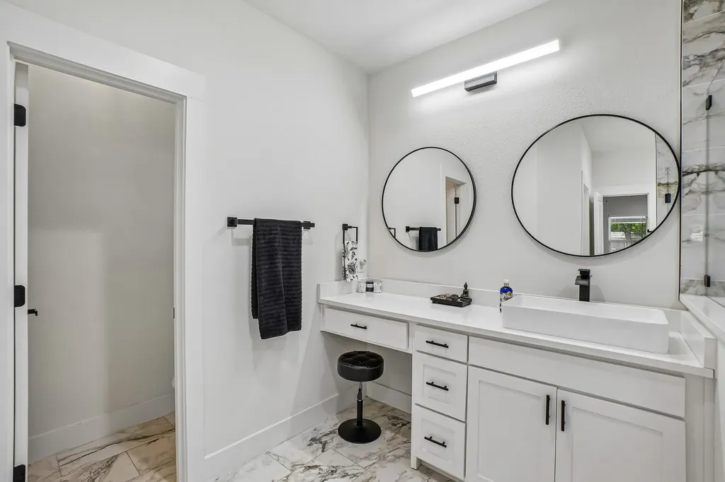 1829 Galveston Street Grand Prairie TX 75051