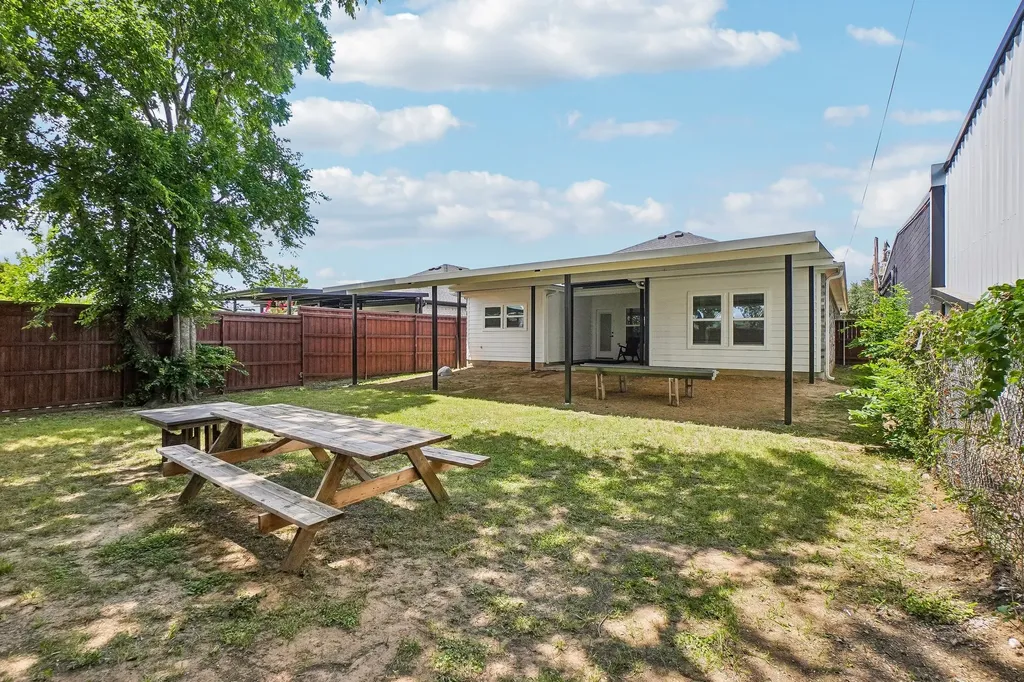 1829 Galveston Street Grand Prairie TX 75051
