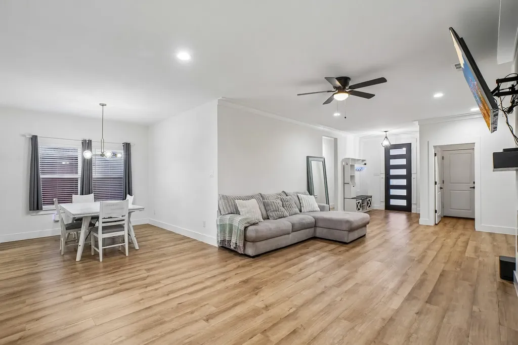 1829 Galveston Street Grand Prairie TX 75051