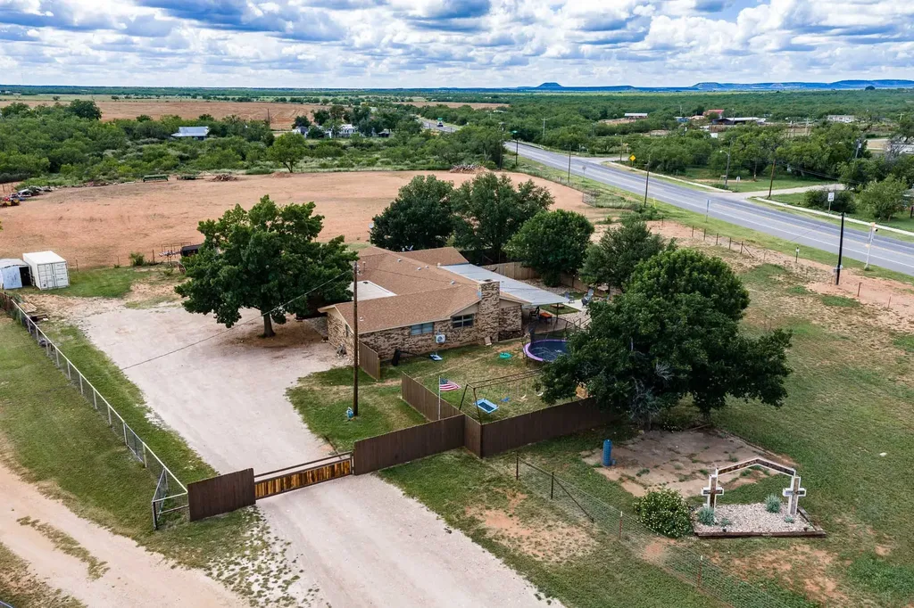 616 W Main Street Bronte TX 76933