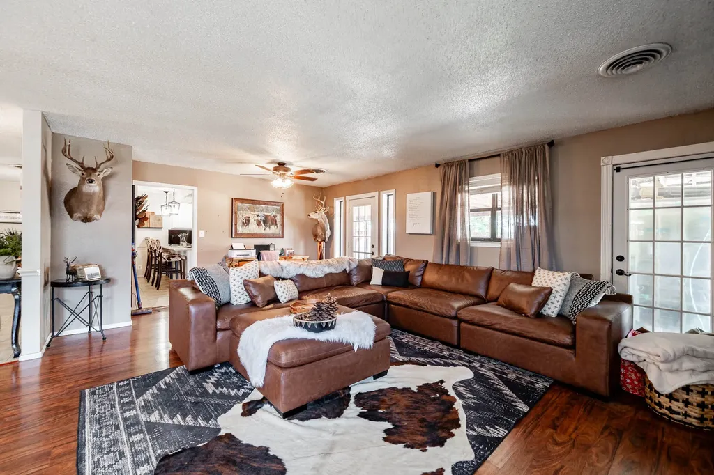 616 W Main Street Bronte TX 76933