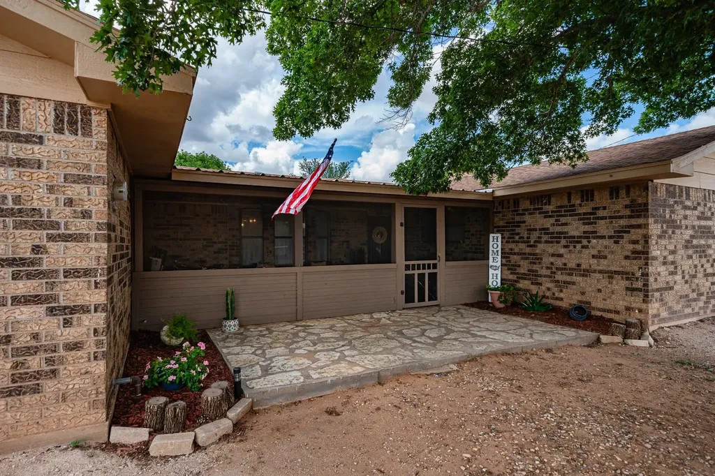616 W Main Street Bronte TX 76933