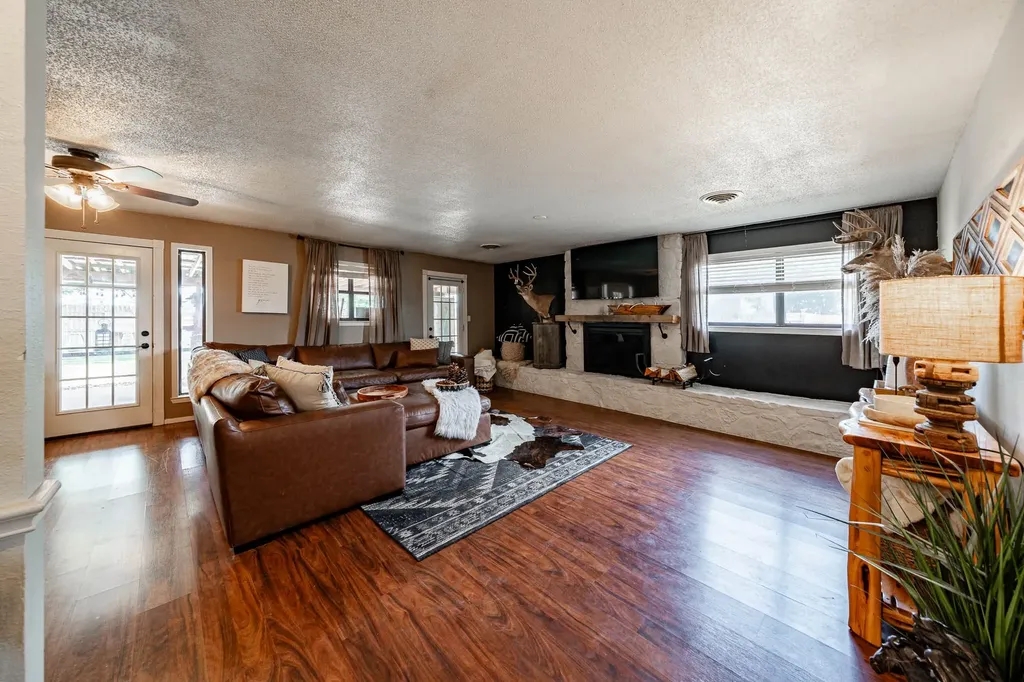616 W Main Street Bronte TX 76933