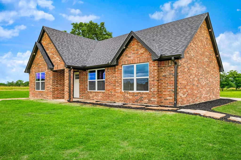 19 Private Road 35995 Powderly TX 75473