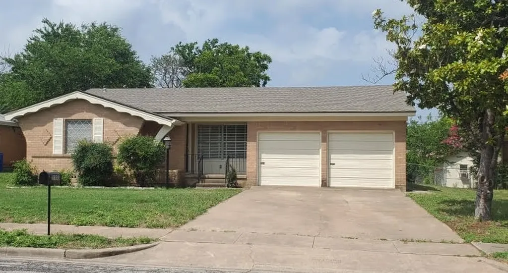 1300 Royal Oaks Drive Waco TX 76710