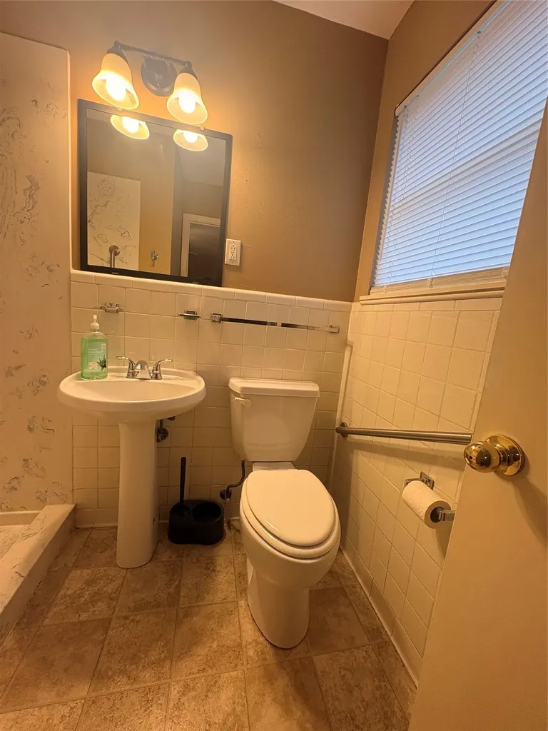 1300 Royal Oaks Drive Waco TX 76710