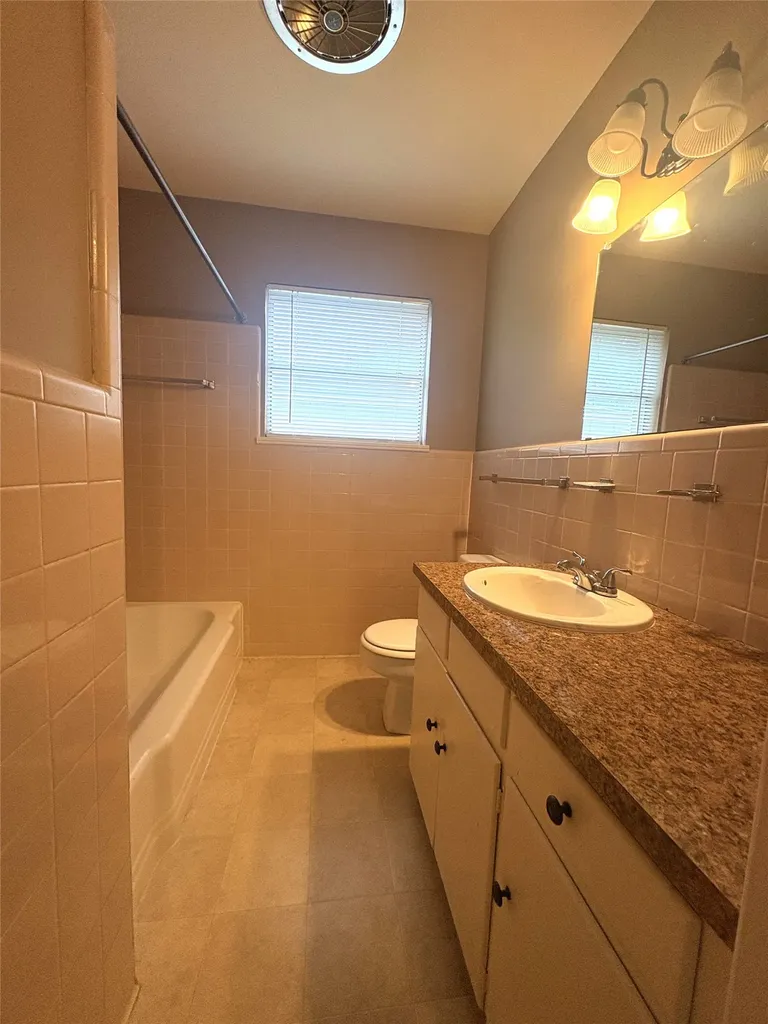 1300 Royal Oaks Drive Waco TX 76710