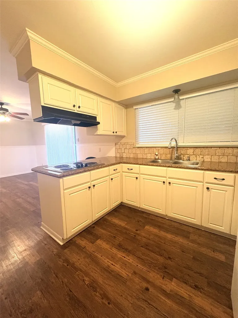 1300 Royal Oaks Drive Waco TX 76710