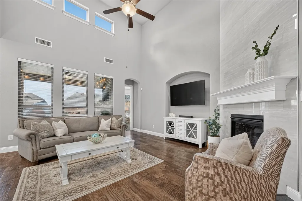 1812 Briscoe Drive Lantana TX 76226