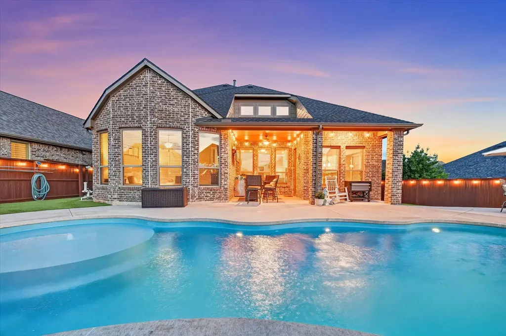 1812 Briscoe Drive Lantana TX 76226