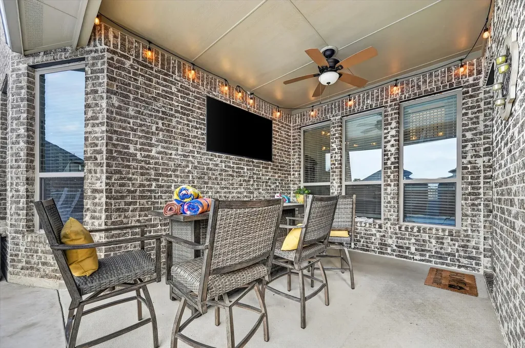 1812 Briscoe Drive Lantana TX 76226