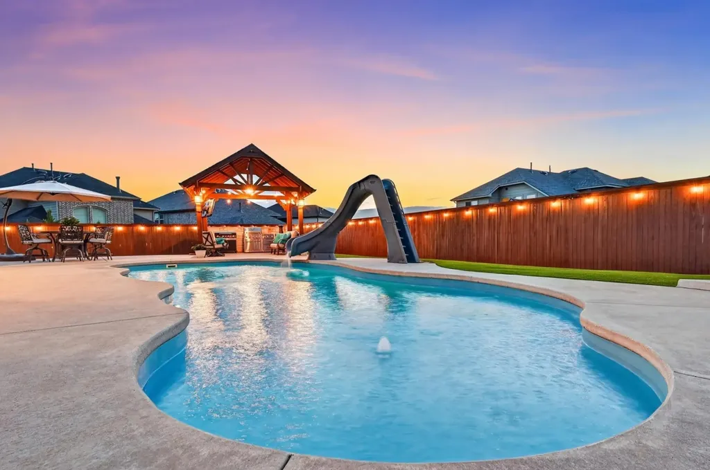1812 Briscoe Drive Lantana TX 76226