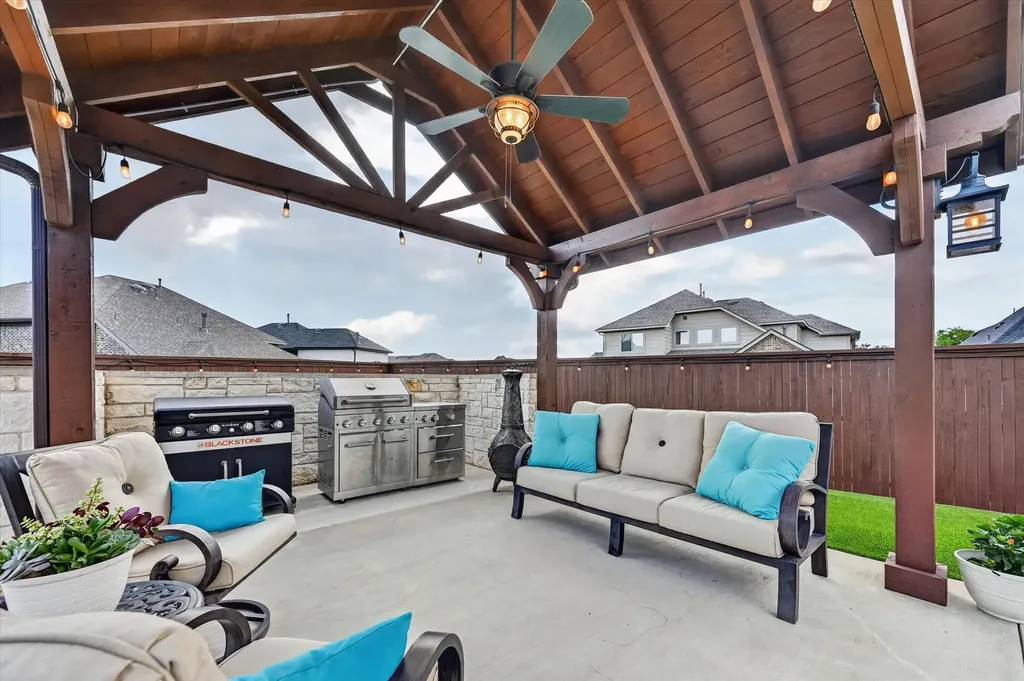 1812 Briscoe Drive Lantana TX 76226